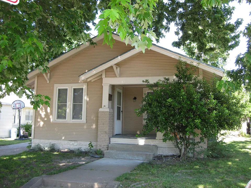 1235 S Lewis Pl