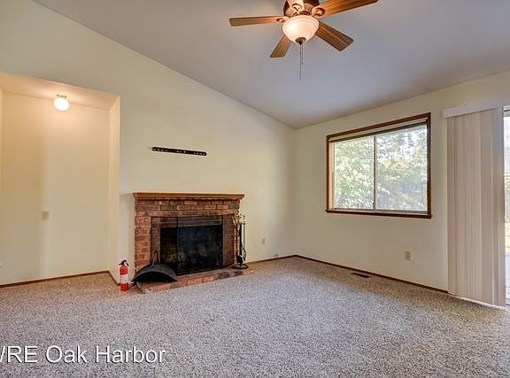5th image of 85 NW Roeder Dr
