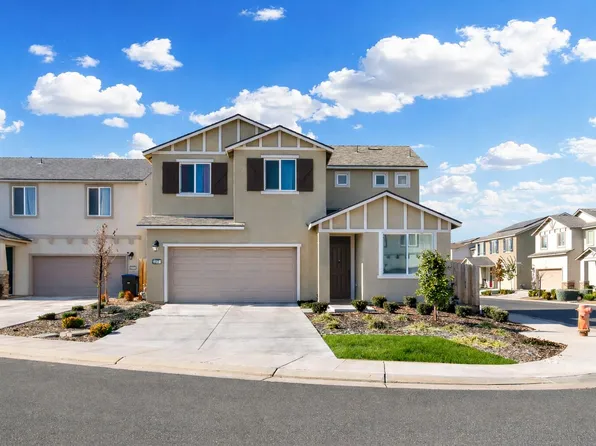 2207 S Crumal Street, Visalia, CA 93292