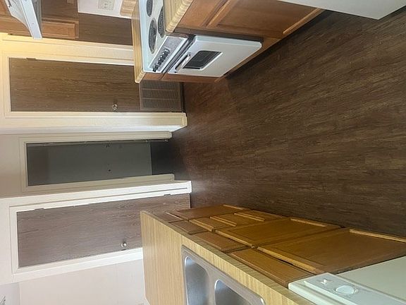 2nd image of 409 36th Pl