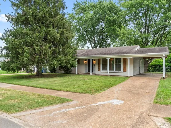1480 Burning Tree Dr, Florissant, MO 63033