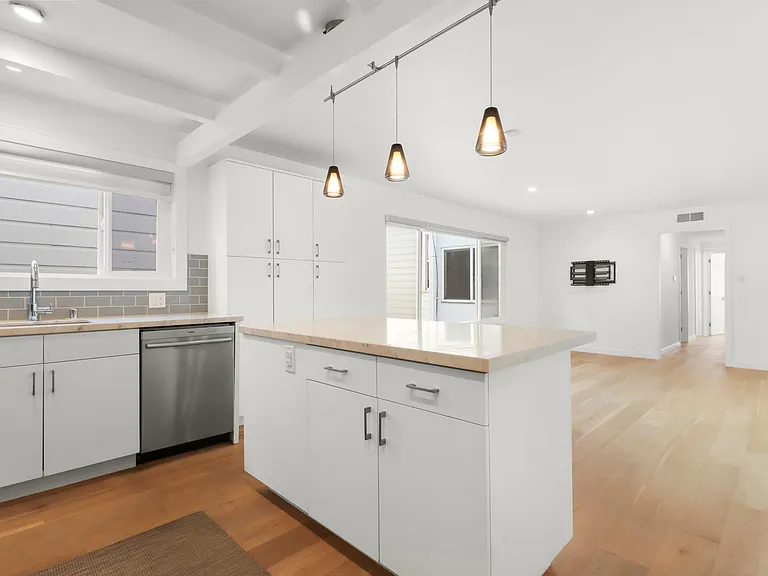 1541 Filbert St #3 — Photo 7