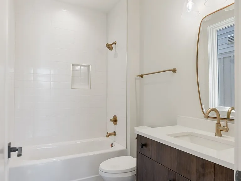 1721 6th Ave N #4 — Photo 33