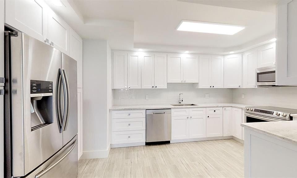 1st image of 3980 Oaks Clubhouse Dr APT 407