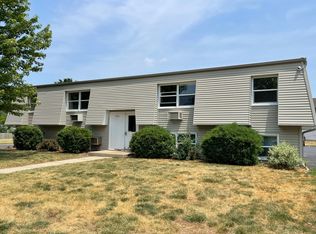 1066 S Cross St APT 6, Sycamore, IL 60178