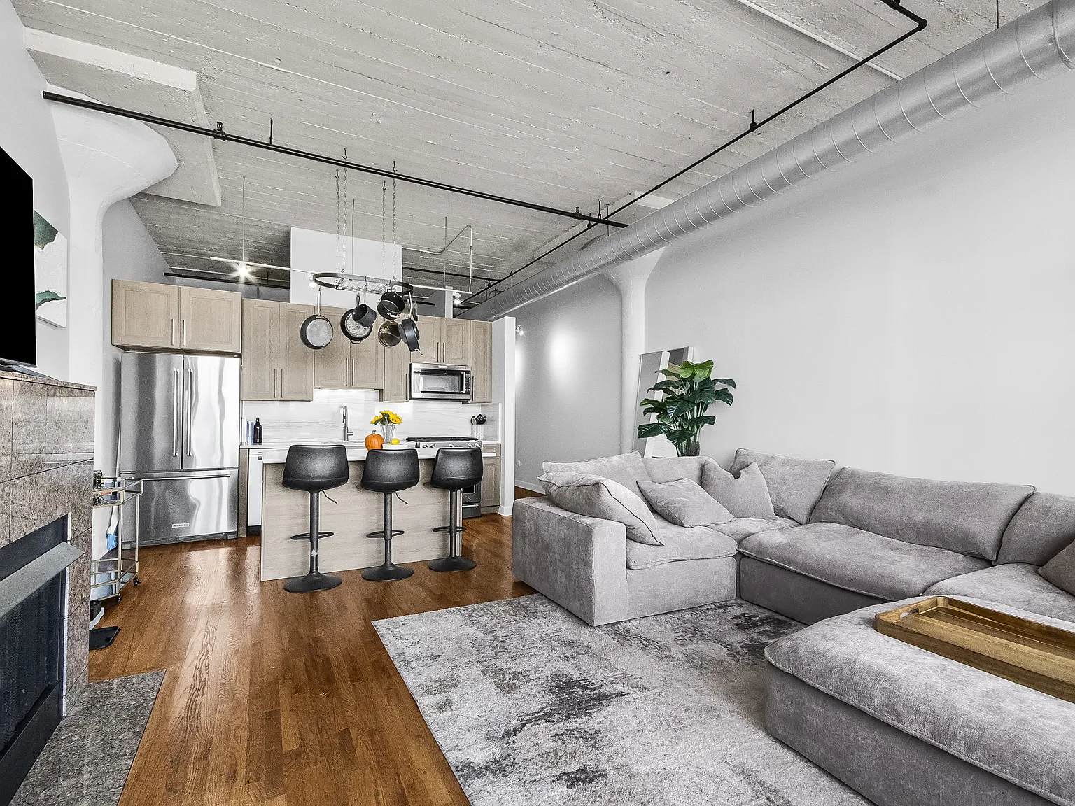 1 bed, 998 sqft, $3,000 — Photo 4