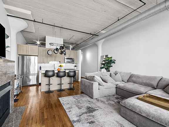 4th image of 221 E Cullerton St APT 706