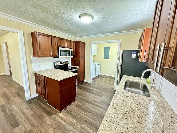 3rd image of 330 Lulu Cir