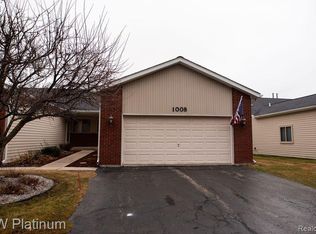 1008 Saint Joseph Ln, Marysville, MI