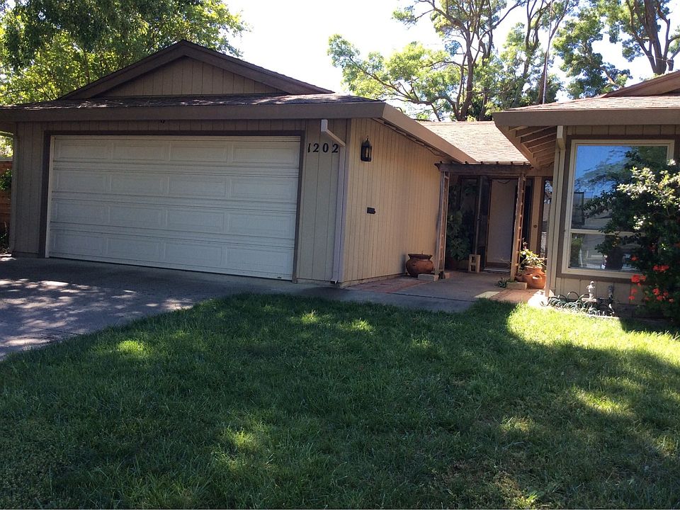 1st image of 1202 Menlo Dr