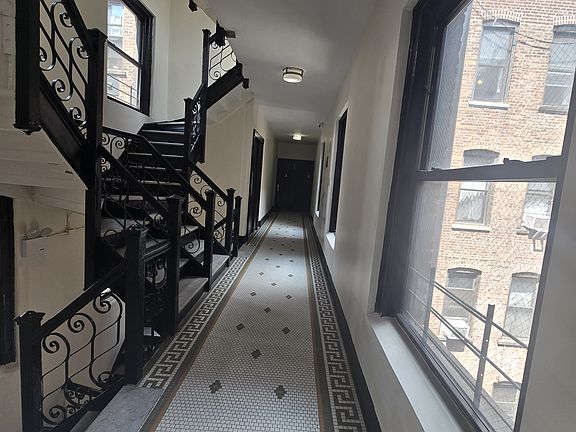 4th image of 200 W 109th St #B12