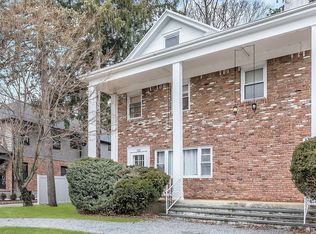 123 Warner Ave, Roslyn Heights, NY 11577