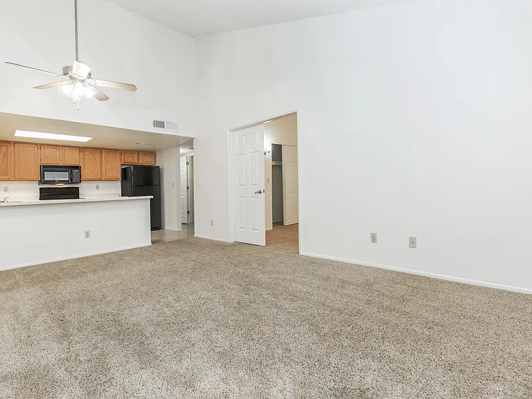 Catalina Crossing Apartments — Photo 7