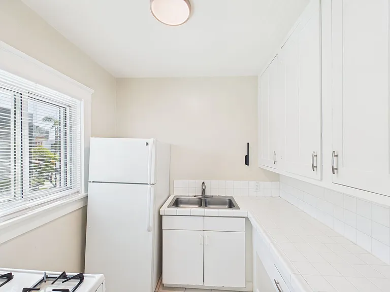 Grandview Apartments — Photo 57