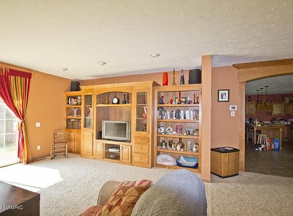 5th image of 52801 Lake Shore Dr