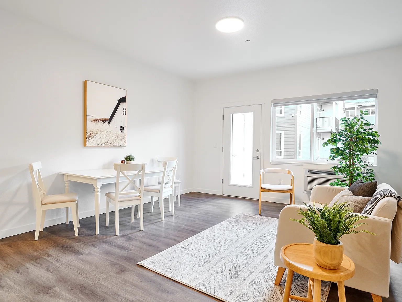Sunstone Apartments — Photo 3