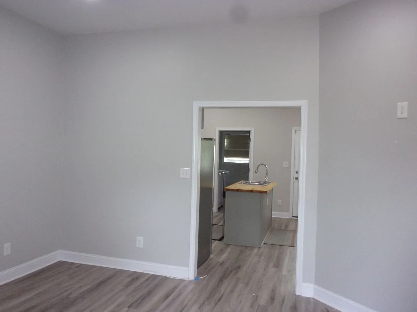 Beautifully Renovated 2 Bedroom 1 Bath Home - Minutes to Downtown Rock Hill — Photo 4