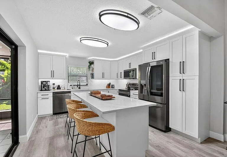 1630 NW 22nd Ave — Photo 1