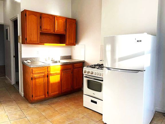 2nd image of 629 Wilson Ave #2C