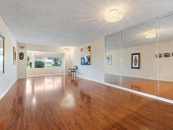5th image of 3186 Via Poinciana #111