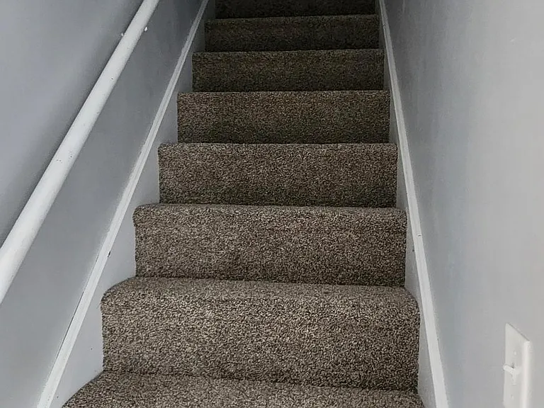 let's go upstairs to see the 4 bedrooms and the two full bathrooms.