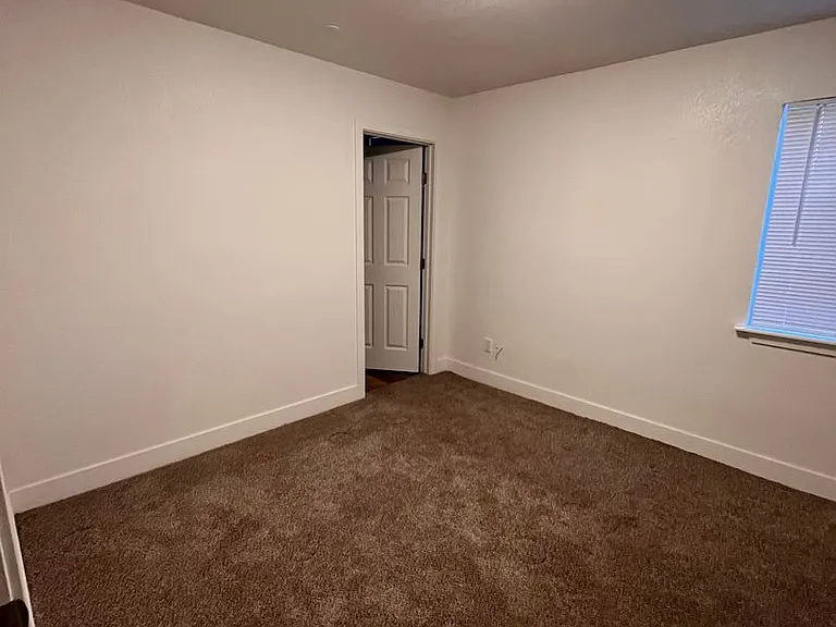 1031 Moss Rd — Photo 10
