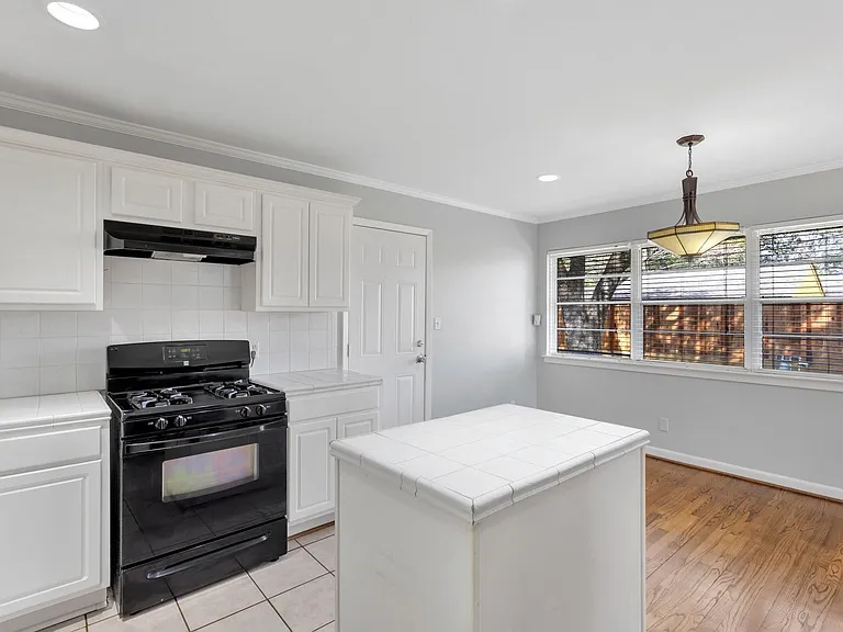 4750 Sanford Rd — Photo 7