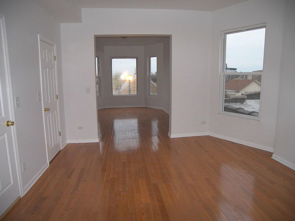 DINING ROOM LOOKING IN TO LIVING ROOM