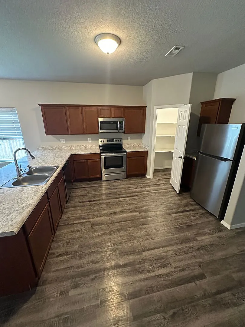 4-Bedroom, 2-Bathroom West Fayetteville Home With Fenced In Backyard And 2x Car Garage - Availabl... — Photo 4