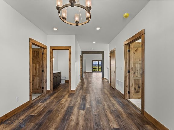 5th image of 499 Saddle Ridge Rd