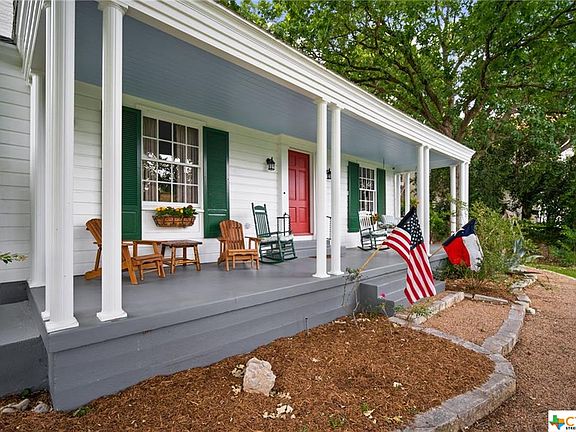 5th image of 904 Burleson St