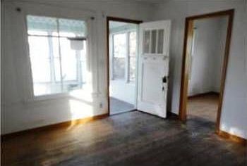 2nd image of 619 Fillmore St NE