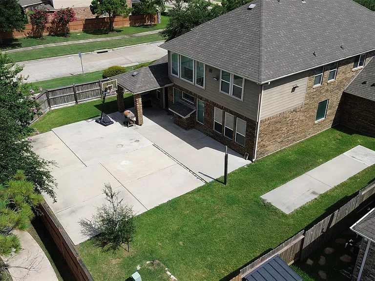 8002 Mesquite Hill Ln — Photo 32