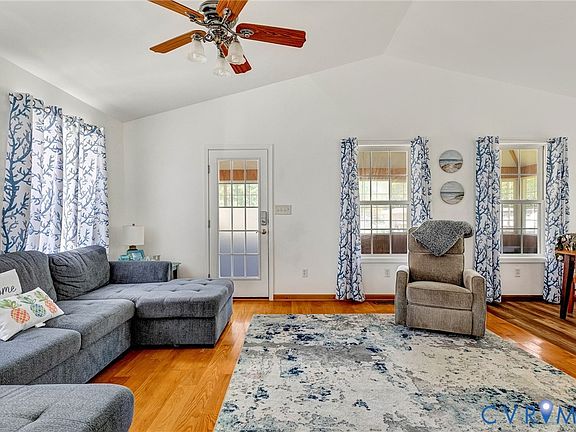 5th image of 233 Washington St