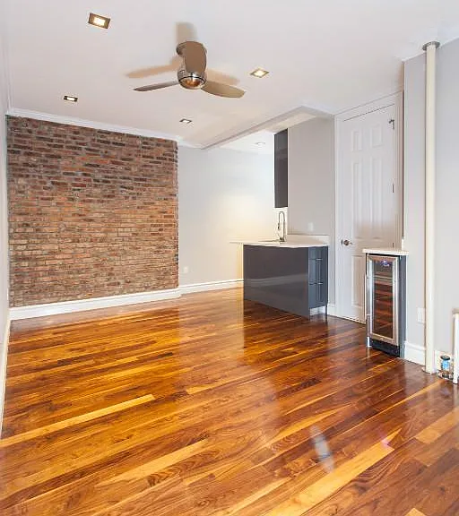 1590 Lexington Ave #11 — Photo 2