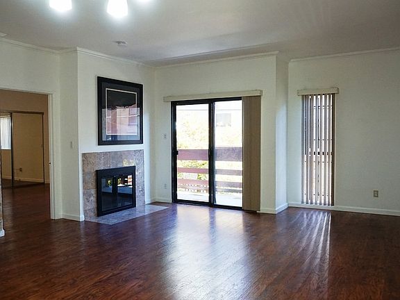 4th image of 970 S Kingsley Dr APT 105