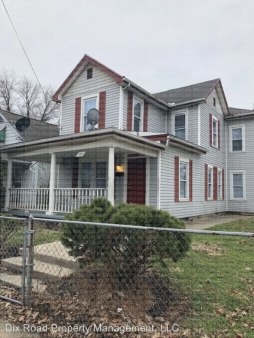 1310 Grove St photo 1