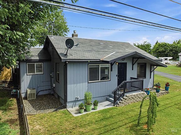 3rd image of 3419 8th St