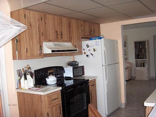4th image of 3176 Maria Cir