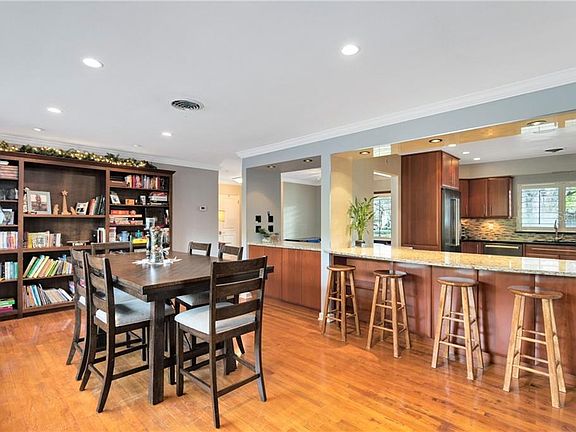 4th image of 1801 Briercliff Dr