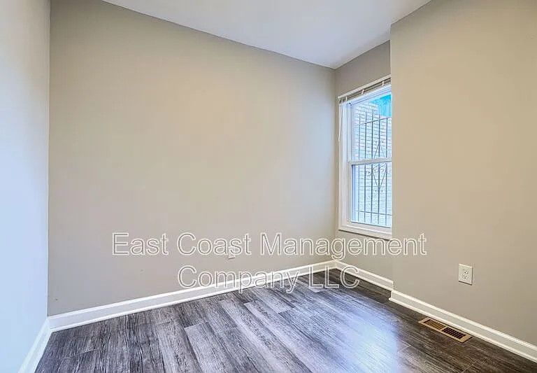 2408 Llewelyn Ave — Photo 12