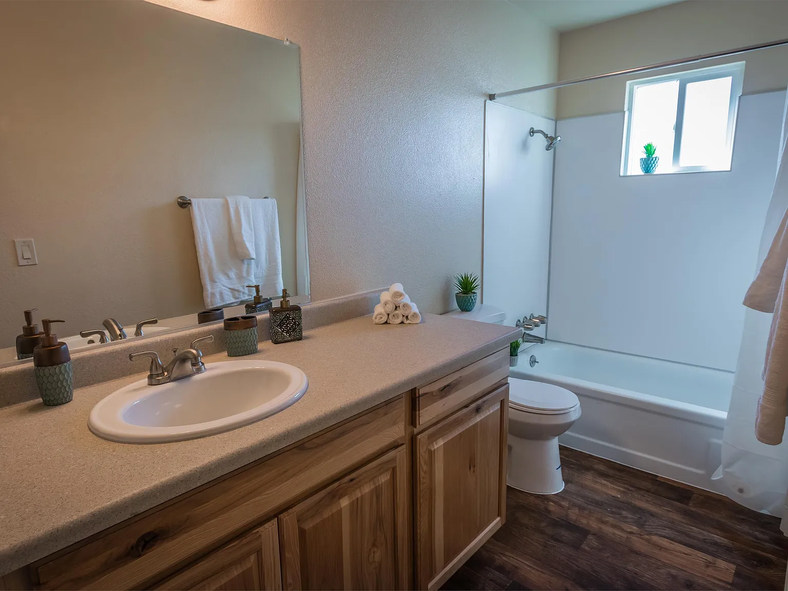 Jasmine Apartments — Photo 3