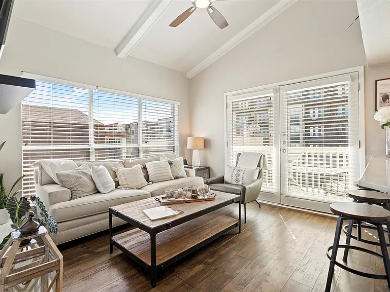 5916 Sandhurst Ln #225 — Photo 3