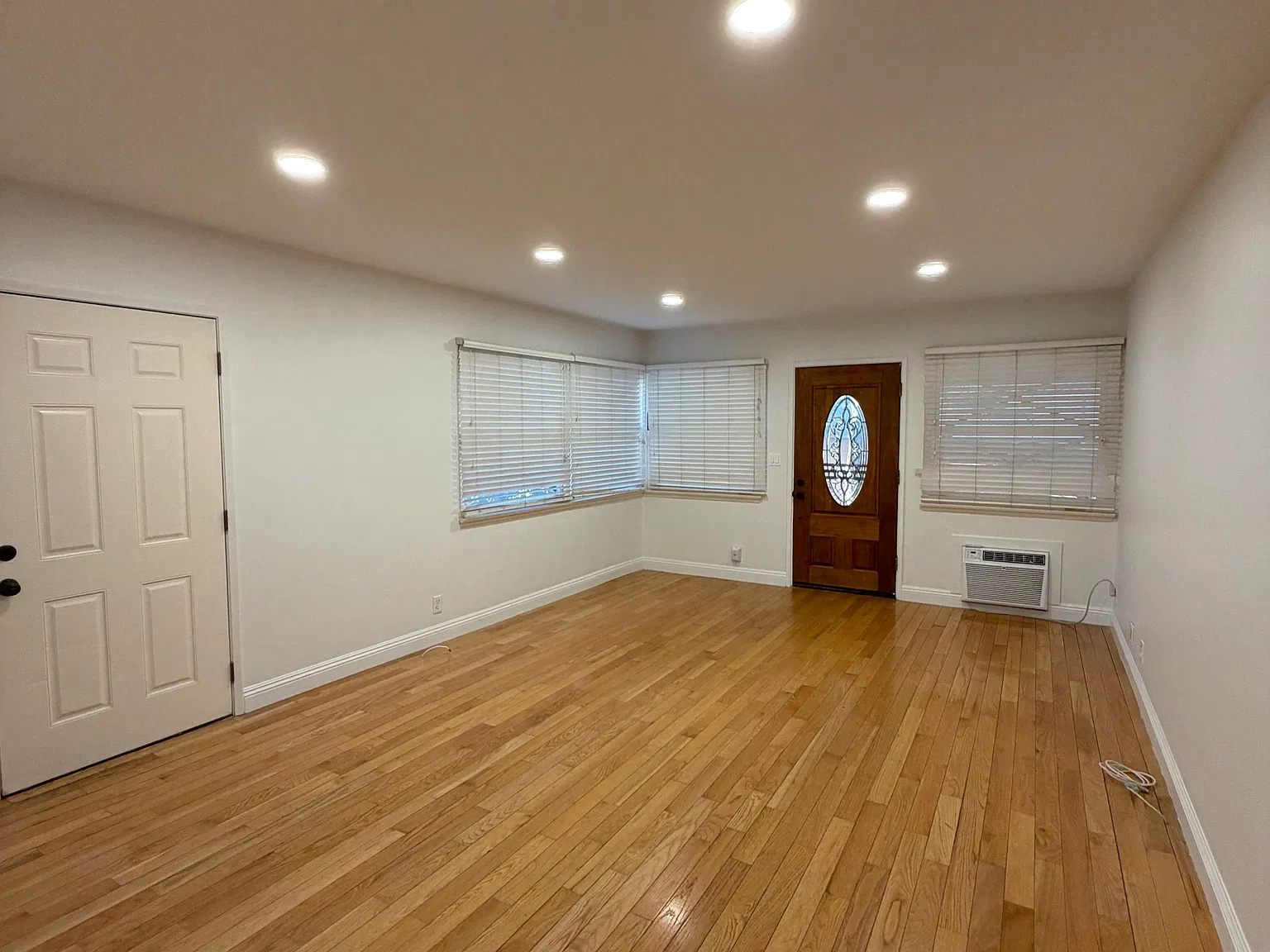 2 bed, 750 sqft, $2,800 — Photo 3