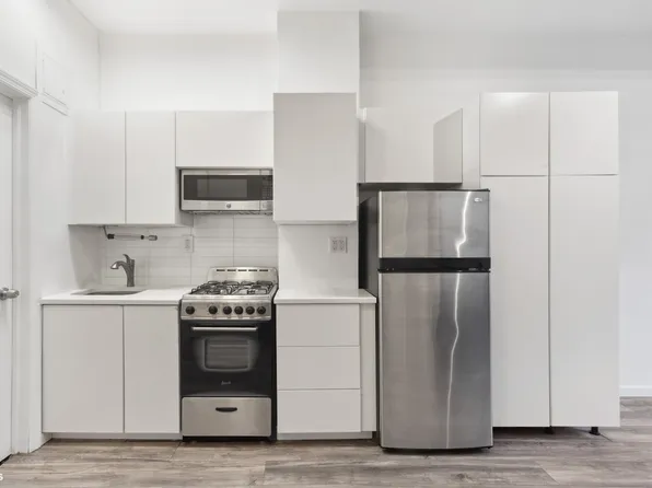 453 West 22nd Street image 6 of 7