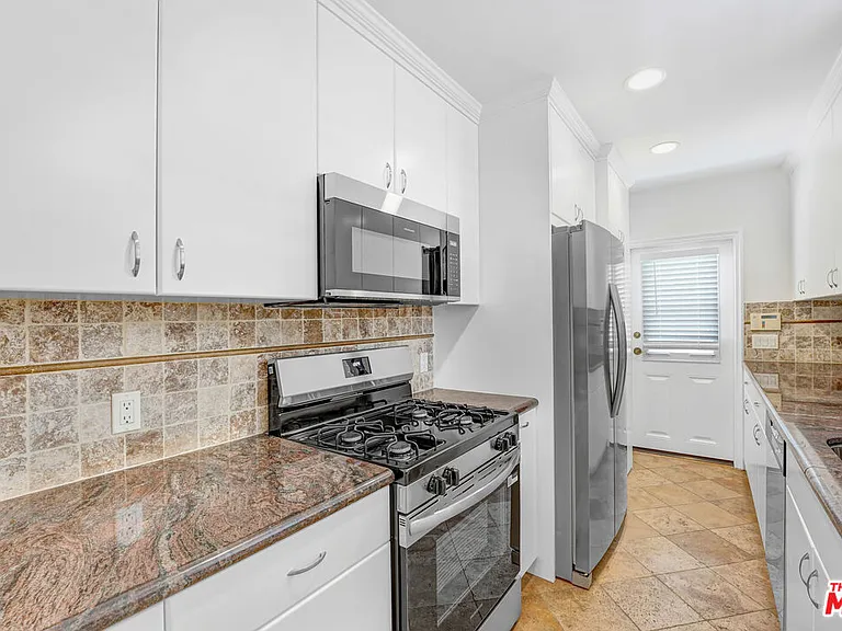 2050 Walgrove Ave — Photo 5