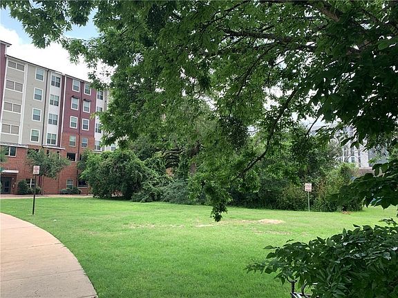 3rd image of 305 Cherry St