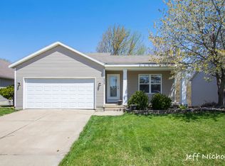 2909 Woodglen St NW, Grand Rapids, MI 49504