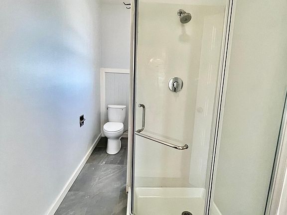 5th image of 634 Baker St APT 4