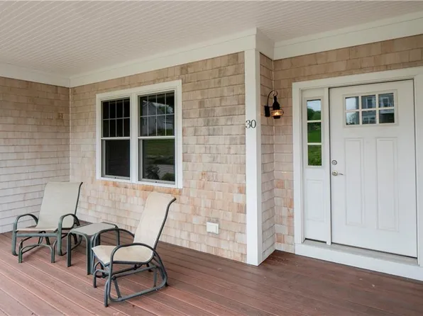 30 Brook Farm Rd, Portsmouth, RI 02871